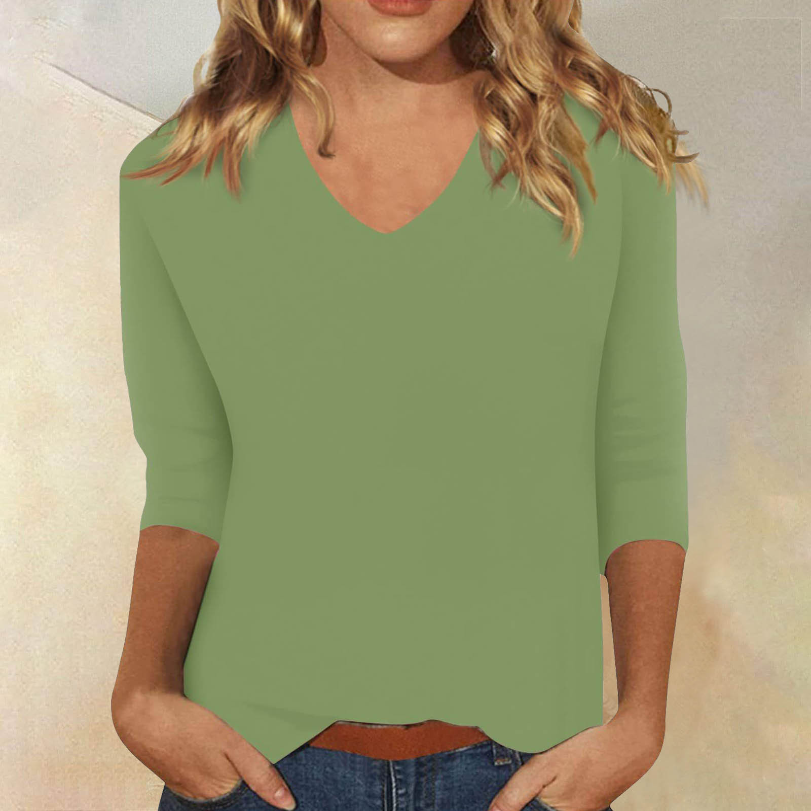 thumbnail image 2 of Camiseta básica de verano informal de color liso con cuello en V para mujer - Poliéster, manga 3/4, aberturas laterales - S-XXL, 2 of 5